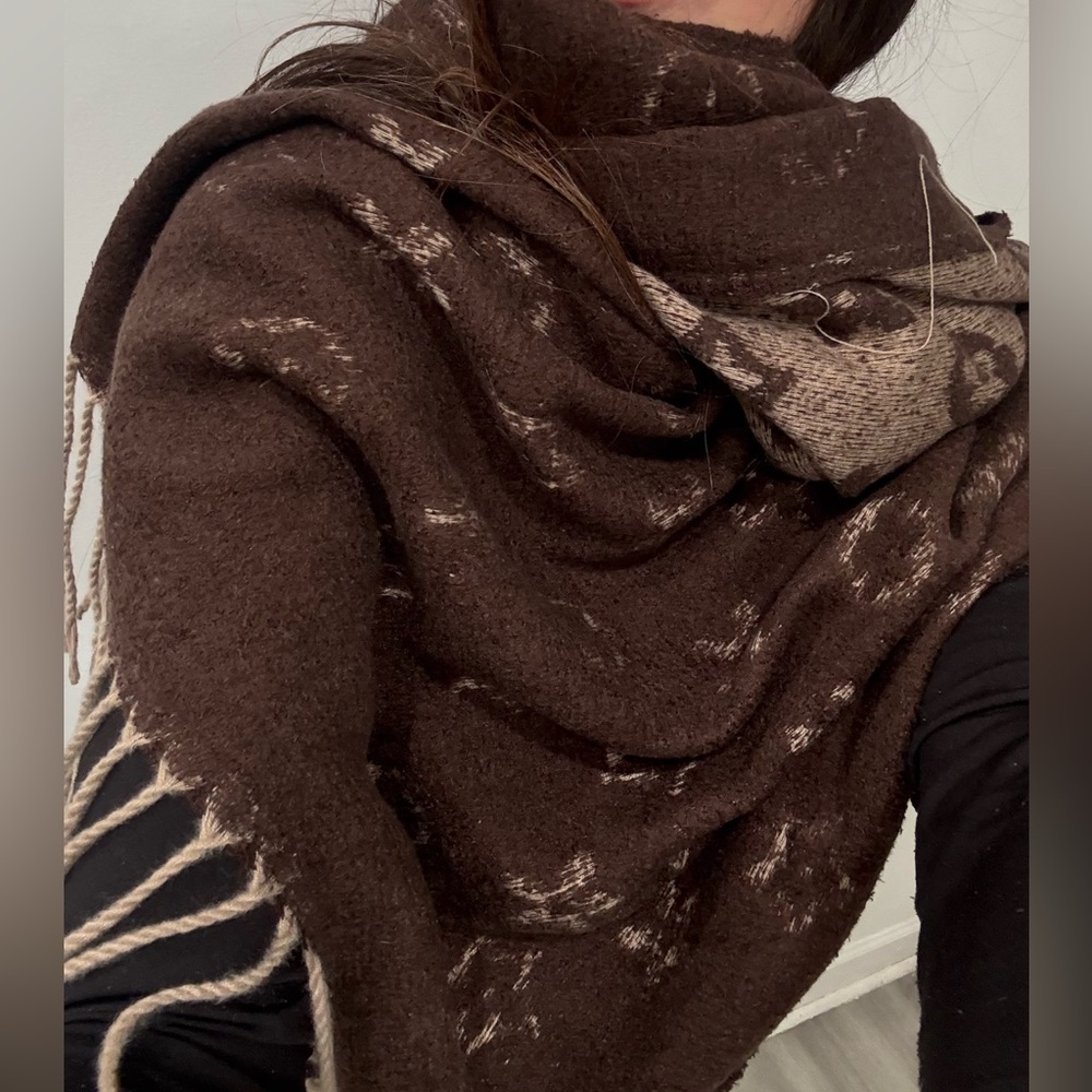 Brown Patterned Reversible Scarf with fringes